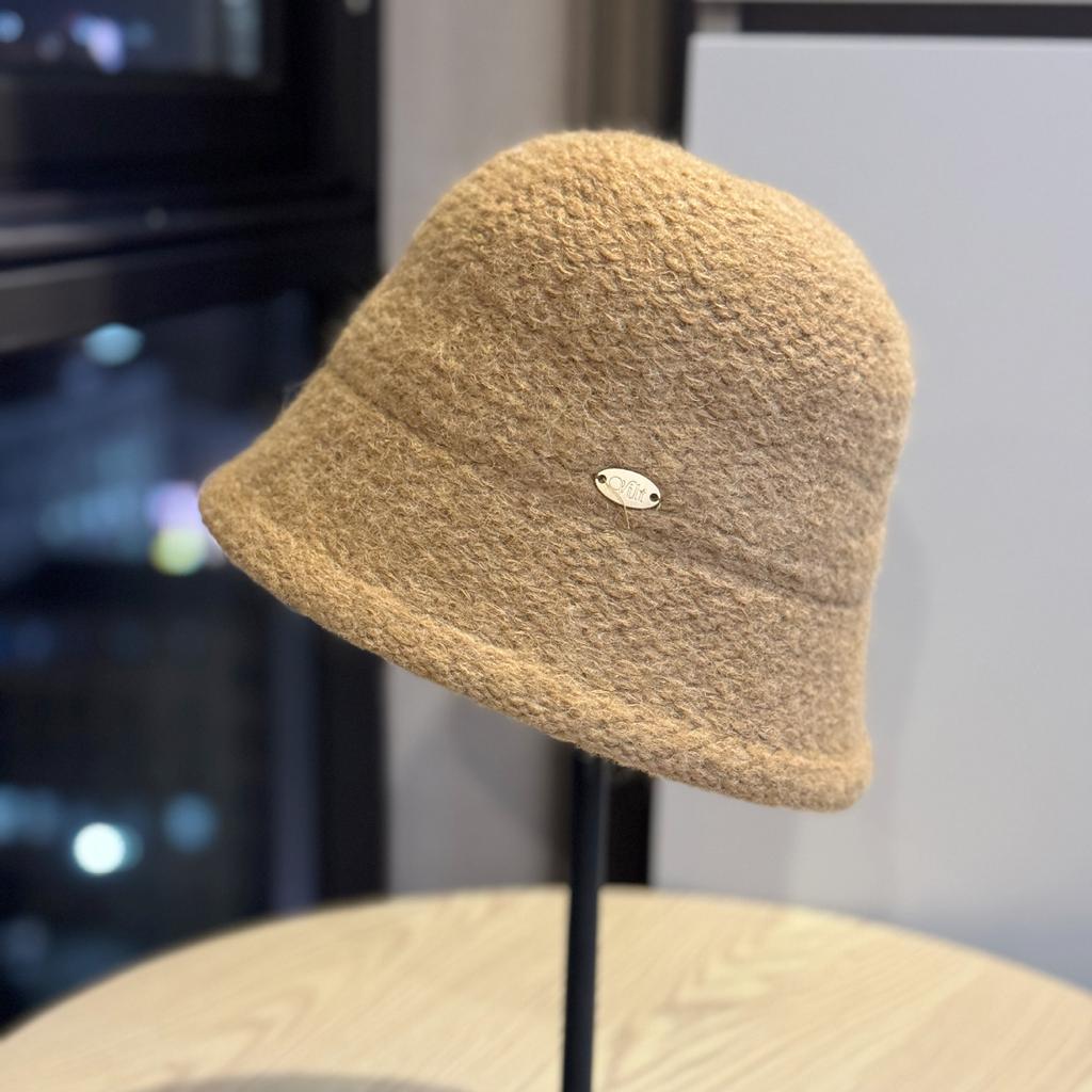 כובע סרוג אלגנטי בסגנון יפני חדש לנשים, סתיו וחורף, חם ויפה, כובע דלי מצמר, כובע פישרמן טרנדי עם סימן עגול קטן