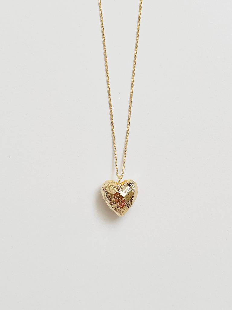 Elyona Ela 31 Sculpted Heart Necklace