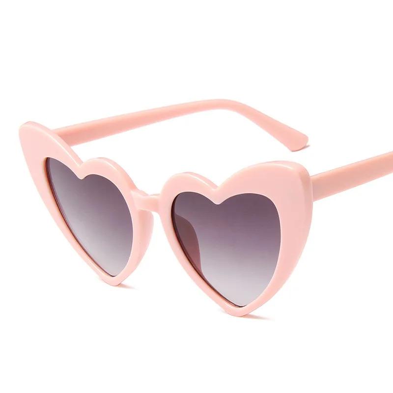 Fashion Plastic Women Heart Oversized Sunglasses Retro Brand Designer Vintage Gradient Cat Eye Sexy Female Sunglasses UV400