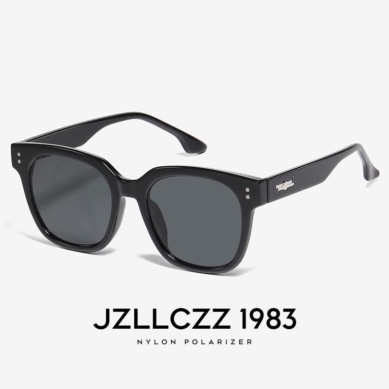 Trendy Nylon Polarized Sunglasses with UV Protection for Men and Women