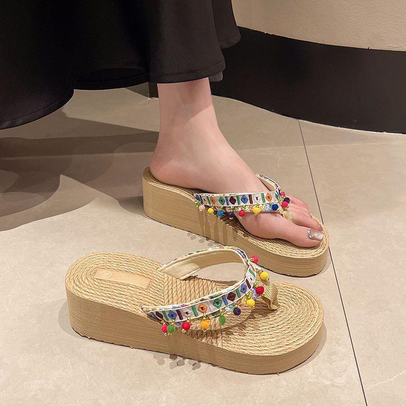 Small lightweight non-slip thick-soled cool slippers vacation beach shoes women's 2025 summer new slippers women's outer wear