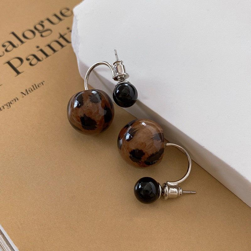 

Серьги-гвоздики Серебряная игла с леопардовым принтом, в гонконгском стиле, ретро, темпераментные, нишевые, высококлассные, универсальные, женские