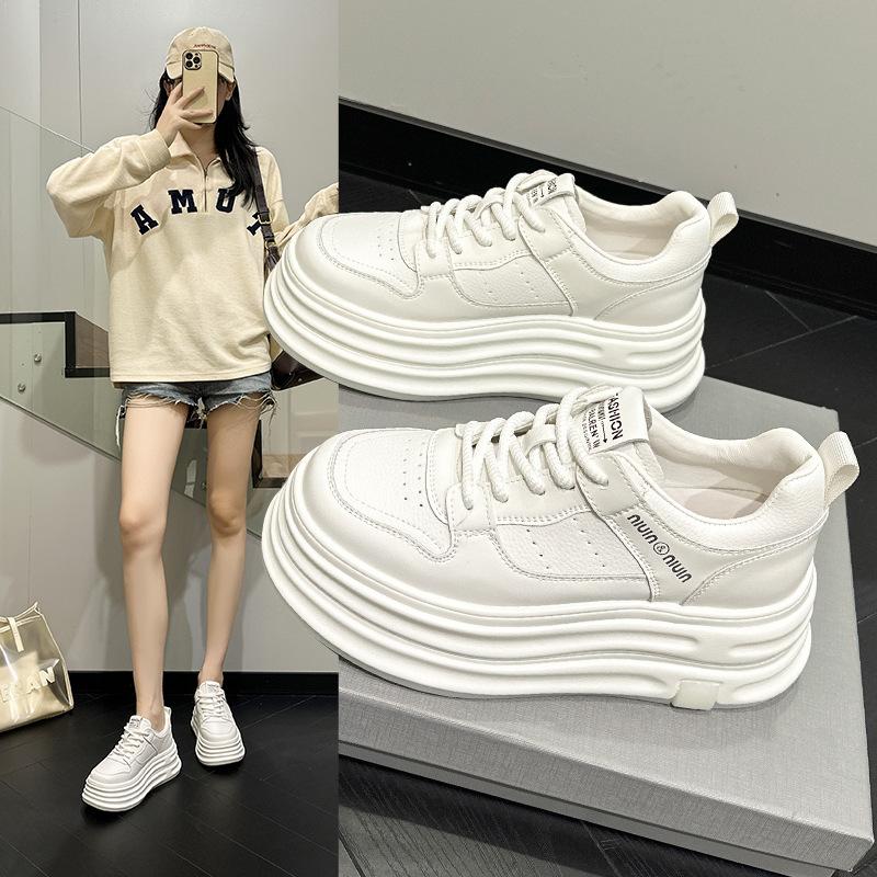 2025 autumn new low-top thick-soled white shoes women's inner height increase Korean version lace-up suction mold bottom leather casual shoes women