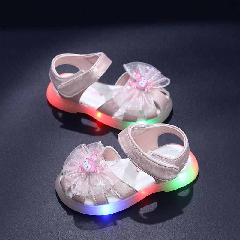 Girls' Light-Up Summer Sandals: Breathable, Non-Slip Toddler Shoes - Cute & Luminous Princess Style.