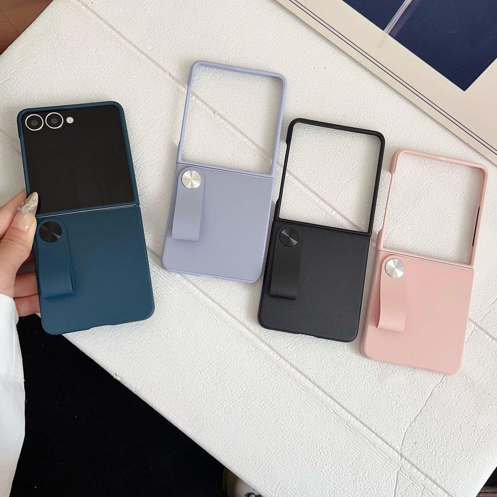 Ręczne skórzane etui Samsung Z Flip7/6/5 z paskiem na nadgarstek i podstawką do składanego ekranu