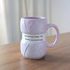 425ml Realistische Garn-Detailierung Tasse Keramik Kaffee Tee Tasse mit Häkelnadel-Griff Löchern Lichtbeständiger Druck Kaffeetasse Perfektes Häkelgeschenk