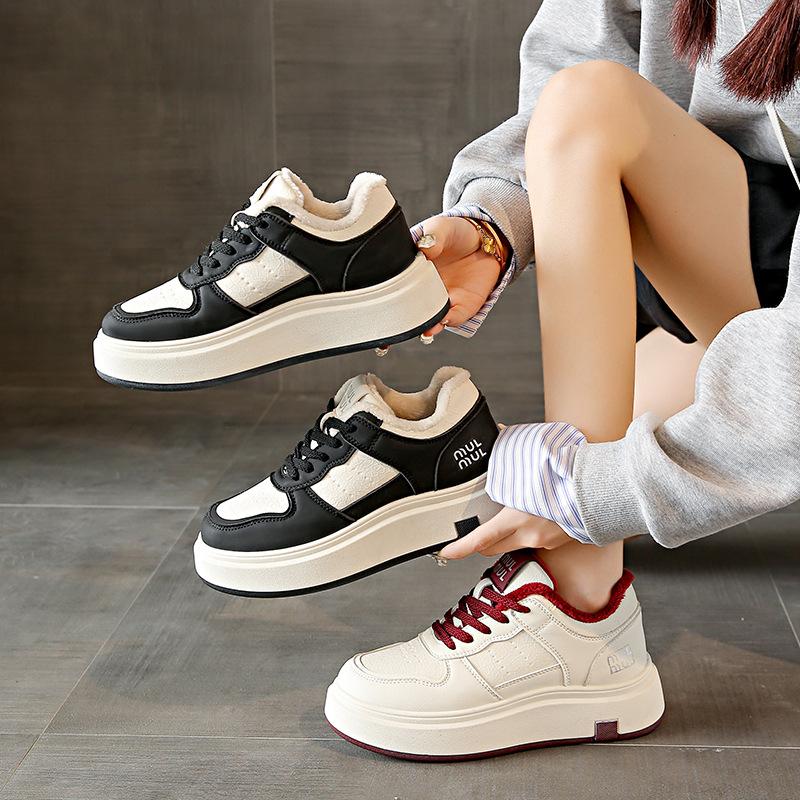 Muffin Platform White Shoes Women's Spring and Autumn 2025 New Korean Version Internet Celebrity Casual Student Board Shoes Women Ins Tide