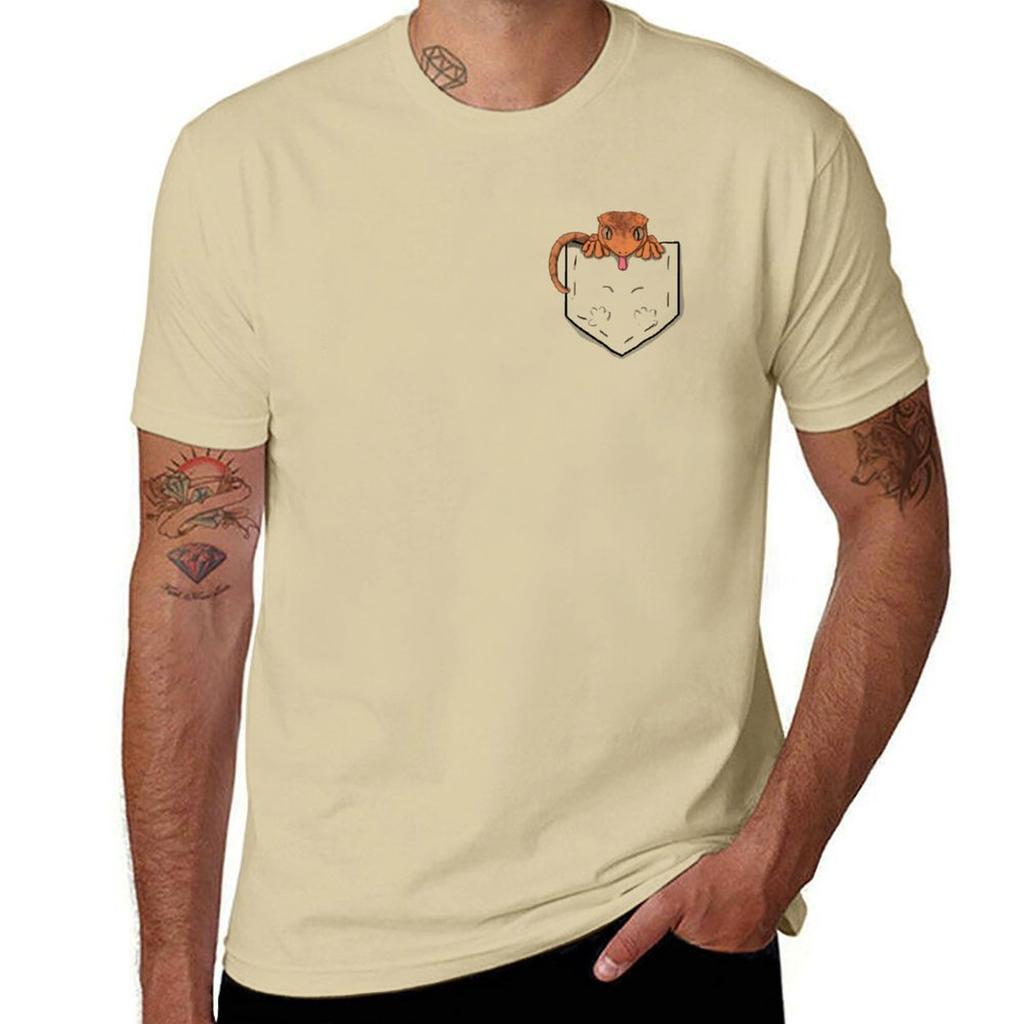 Crested Gecko In Pocket T-Shirt Anime Vintage T Shirts for Men Cotton