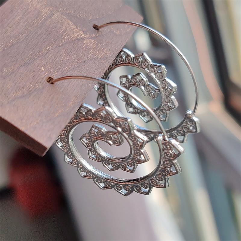 

Овальные спиральные серьги, преувеличенные завитки, шестеренки в форме сердца, ретро-украшения для ушей