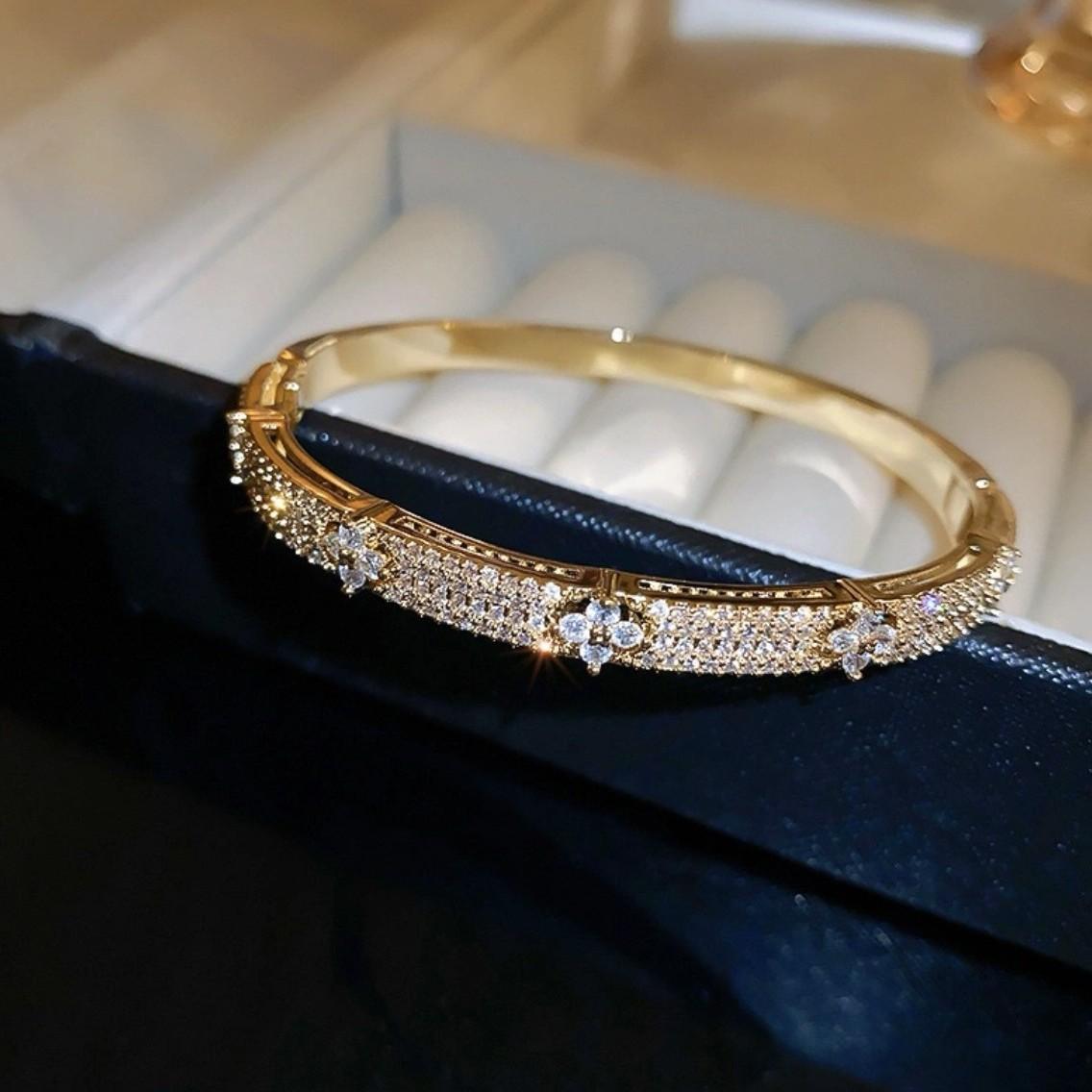 Браслет  Четырехлистный клевер  с микро-посевом цирконов, Модное и легкое люксовое ювелирное изделие для женщин 17CM