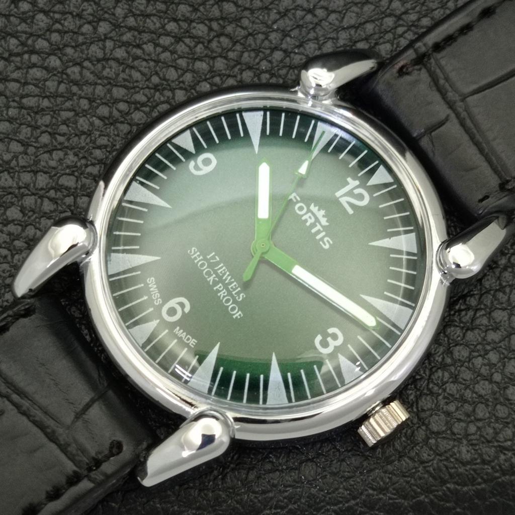VINTAGE HAND-WINDING SWISS MENS REFURBISHED GREEN COLOR DIAL WATCH a700897-5 R205a-a700897