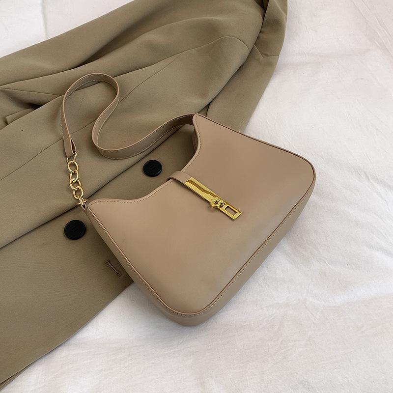 

Нишевый дизайн атмосферная женская сумка для通勤 летняя новая однотонная высокотекстурная портативная на плечо под мышку хаки