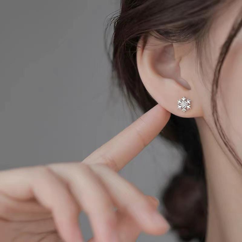 Korean Trendy Rhinestone Snowflake Stud Earrings - Simple, Creative Fashion for Women - Perfect Christmas Gift