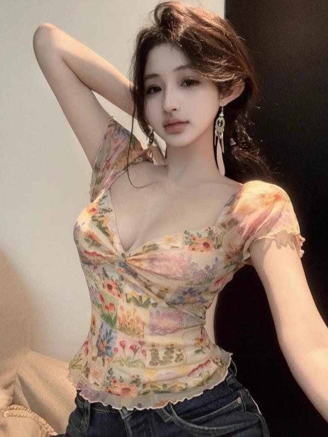 Polyester Floral Offshoulder Short Sleeve Crop Top For Summer Fashionistas