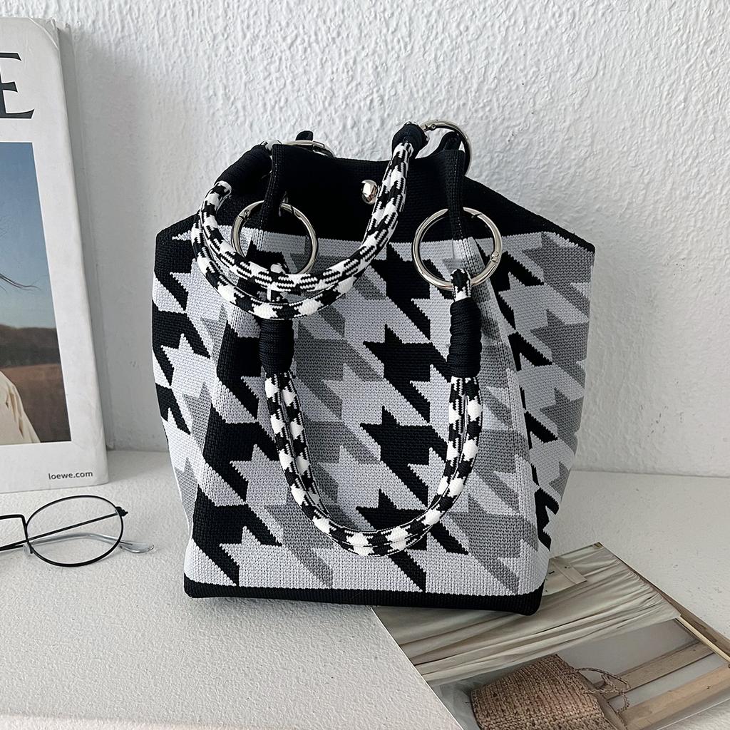 Spring Cute Red Panda Knitted Bucket Bag Female Cartoon Versatile Hand Bag Commuting Portable Handbag