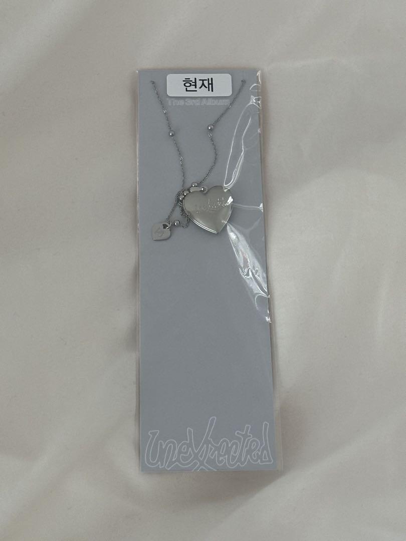 

[USED] The Boyz Hyunjae Heart Necklace Trading Card Popup