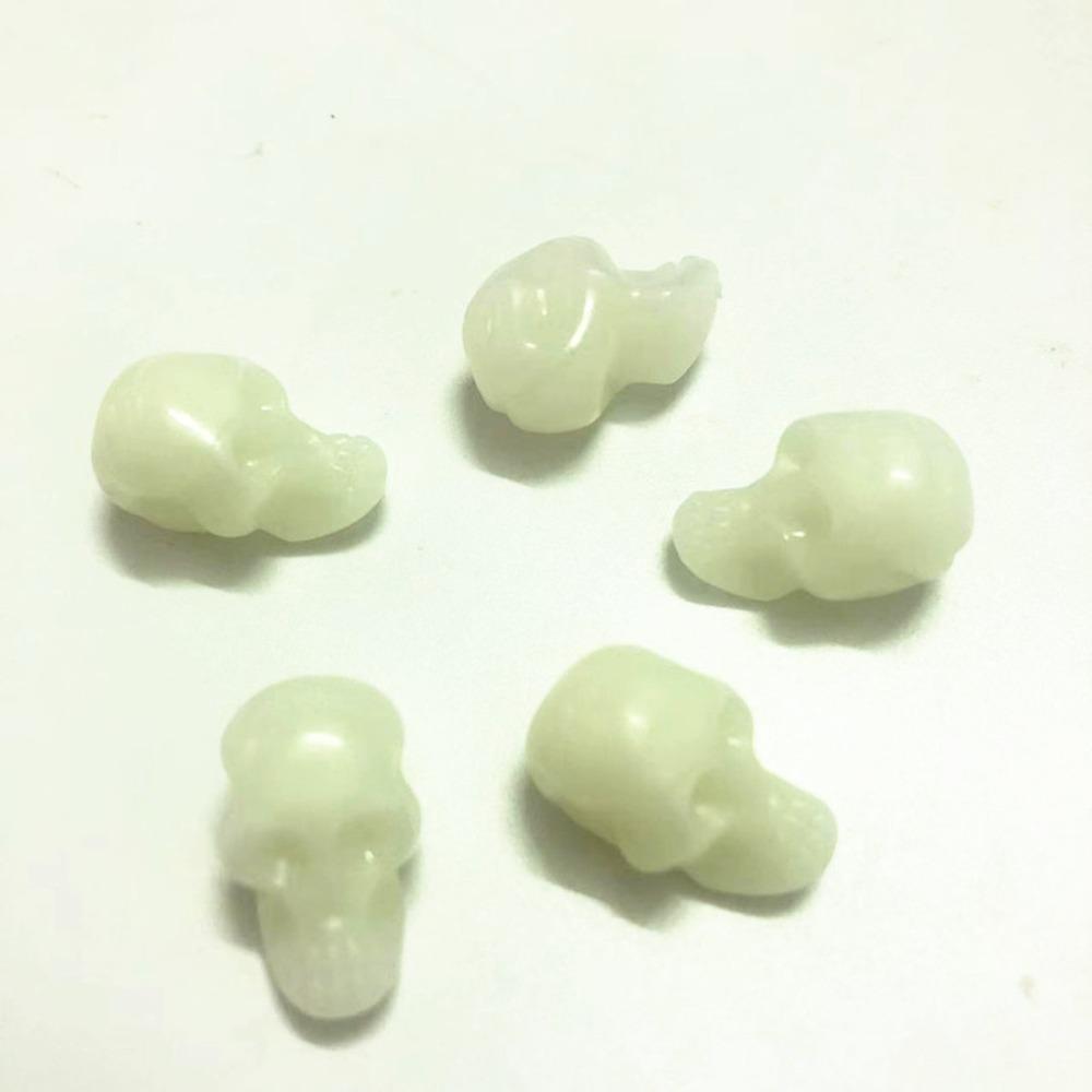 100PCS Mini Scary Skull Heads Statue Luminous Plastic Halloween Skull Miniature Figurine Pranky Prop Micro Landscape