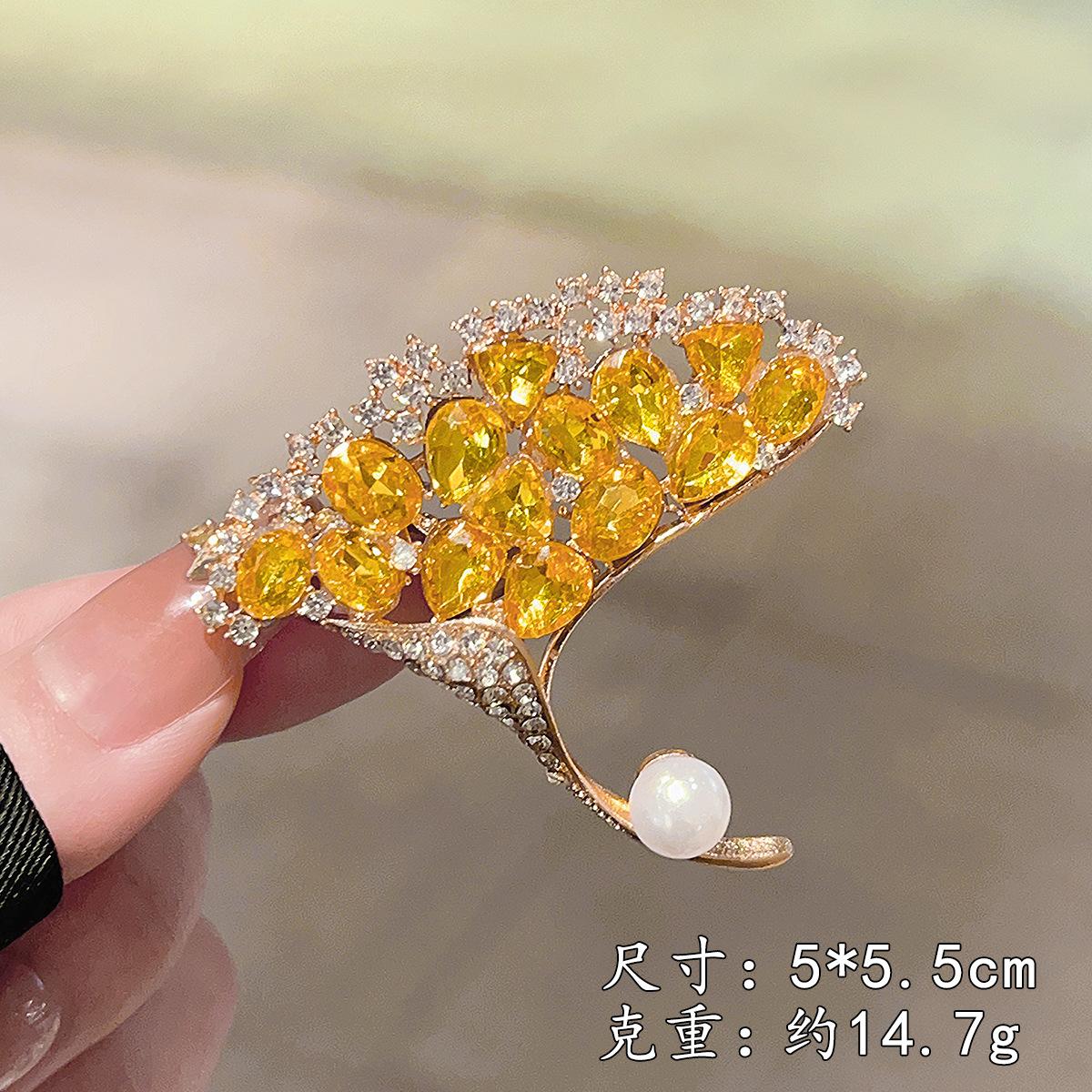 Crystal Yellow Birch Leaf Brooch, Elegant and Stylish Brooch, High-end Style Pin