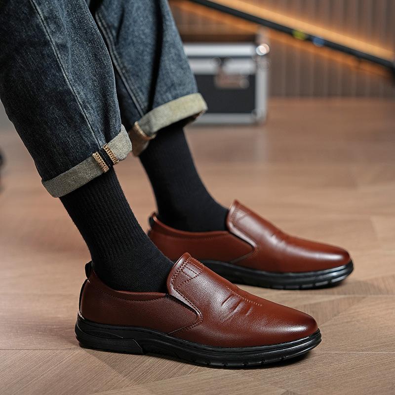 Neue Frühjahrs- und Sommer-Business-Formalbekleidung, lässige Herrenlederschuhe mit einem Fuß, leichte Papaschuhe, modische Herrenschuhe