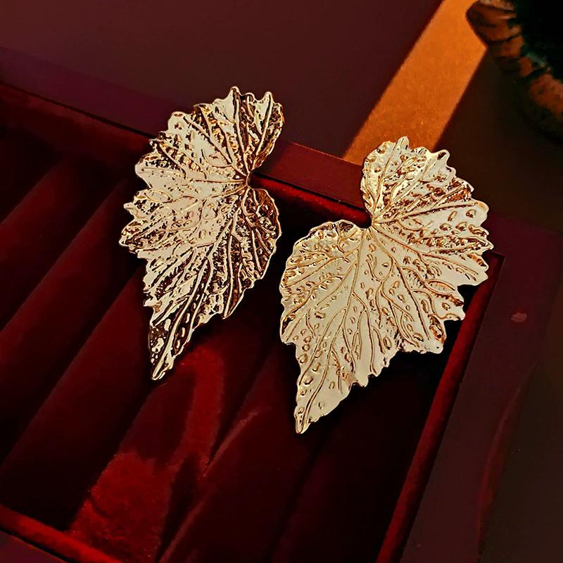 

European Big Metal Dangle Earrings for Women Geometric Personality Exaggeration Long Drop Earring Simple Twist Leaf Star Jewelry