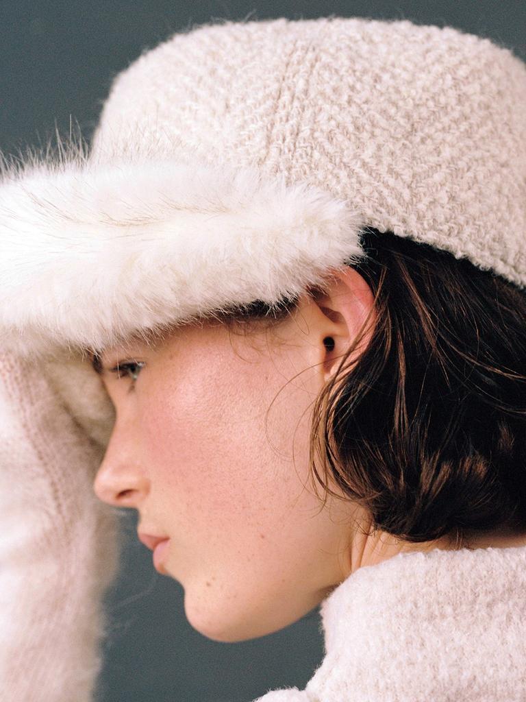 Eosseomnijeu Bellboy Cap_Fur Cream