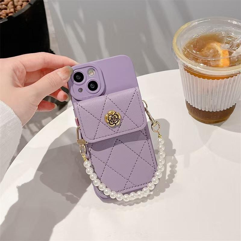 European and American Xiaoxiangfeng Is Suitable for Apple 17pro Camellia Card Bag, Mobile Phone Case iPhone16 Pearl Wristband Oblique Span.
