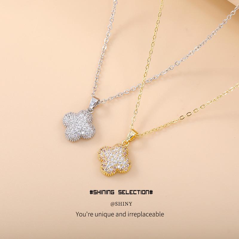 Glänzendes Perlmutt Kupfer Ohrringe & Halskette Set: Gebürstetes vierblättriges Kleeblatt-Design, nicht verblassend, luxuriöser Damenschmuck.