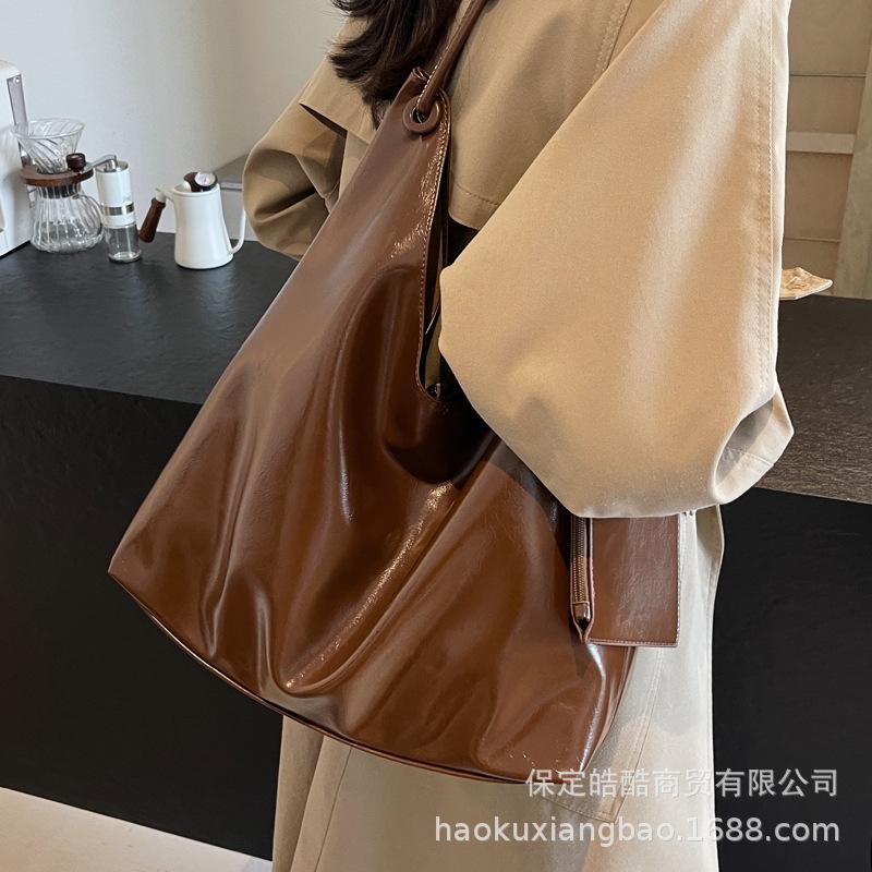 Retro high-end bag women's 2025 new fashion simple shoulder underarm bag commuter tote bag big bag