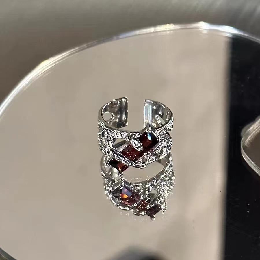 Unisex Dark Style Thorn Ruby Ring - Niche Design, High-End Adjustable Couple's Ring