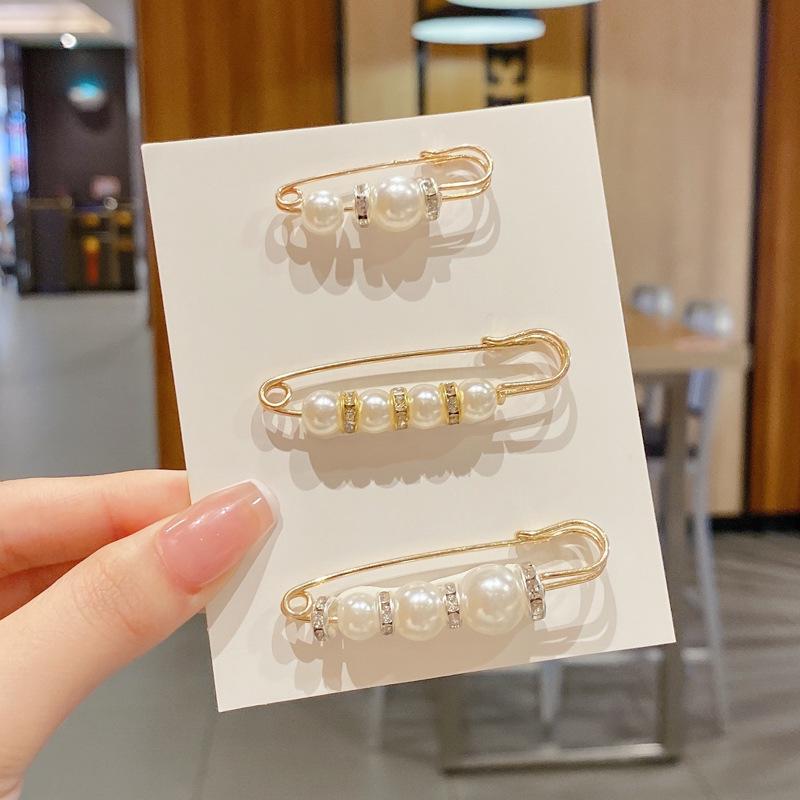 Women's Invisible Pearl Brooch: Anti-Exposure Collar Pin for Shirts and Corsages.