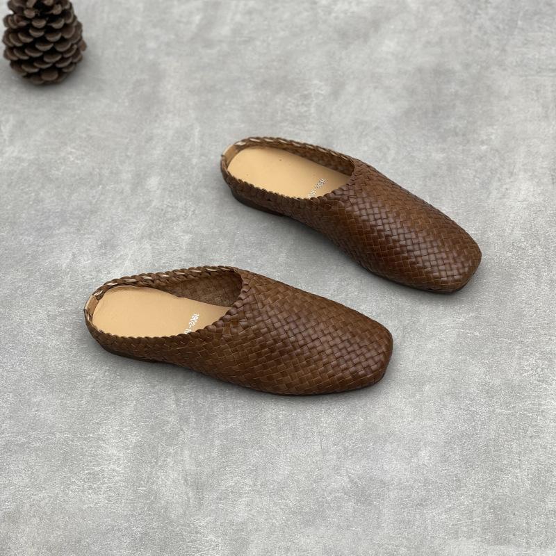 

Туфли на плоской подошве из натуральной кожи. Летние дышащие тапочки в стиле ретро. Женские туфли из коровьей кожи с квадратным носком и полуоткрытым верхом. 40 кофейный