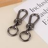 2 st Metall Fjäder Snäpphakar Klämma Bilnycklar Nyckelring Trigger Fjäder Vridbara Spännen För Väskor Nycklar