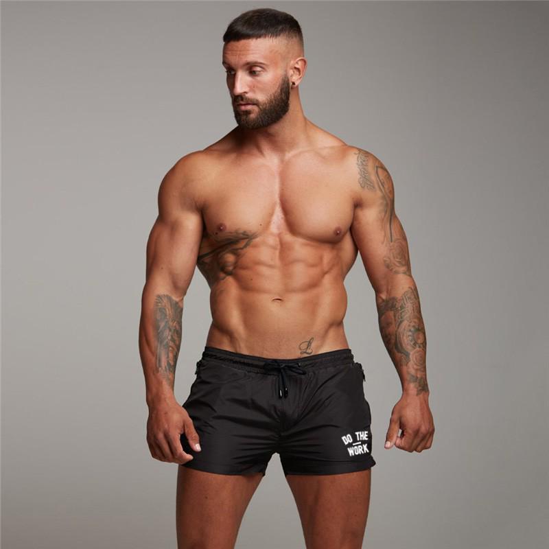 Muscleguys Letní novinka Workout Mens Beach Board Shorts Slim Fitness běžecké šortky rychleschnoucí