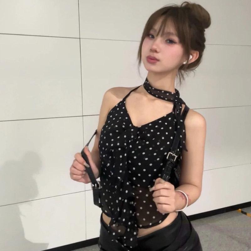 Šifonové přiléhavé puntíkované halterové tílko - Dámská letní móda