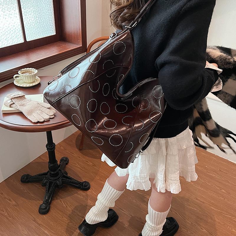 

Large capacity shoulder messenger women s bag 2025 autumn and winter go out relaxation large capacity backpack 39*14*33