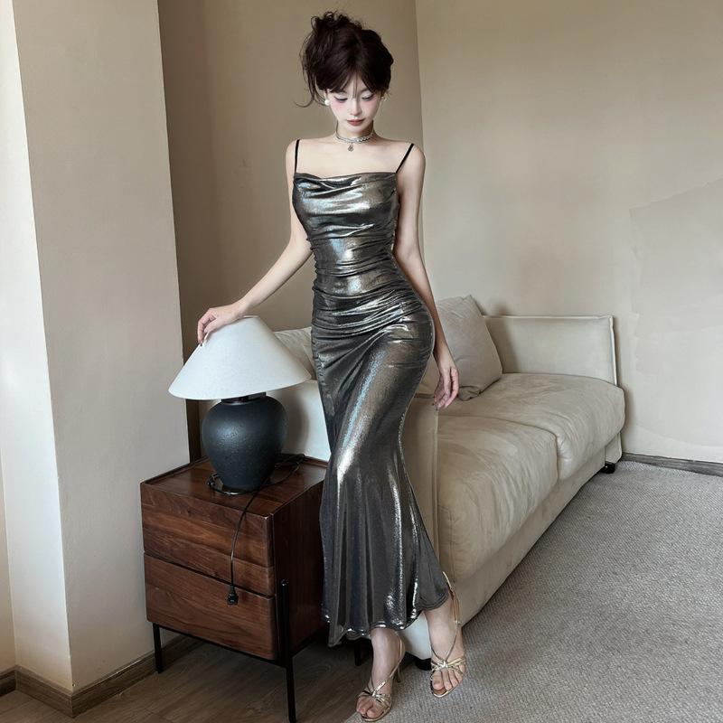 

Знаменитое сексуальное платье-рубашка с разрезом и блестками S чёрный