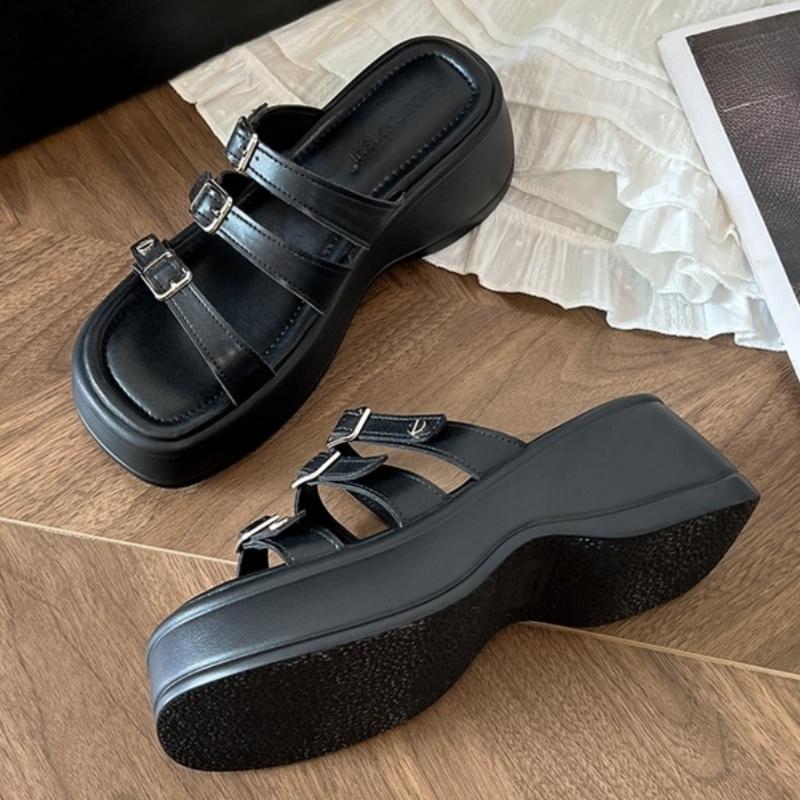 Fashion 2025 New Summer Women Belt Buckle Flat Flat Casual Outdoor Sandals Beach Thick Bottom Leather Slippers Metal Buckle Slippers
