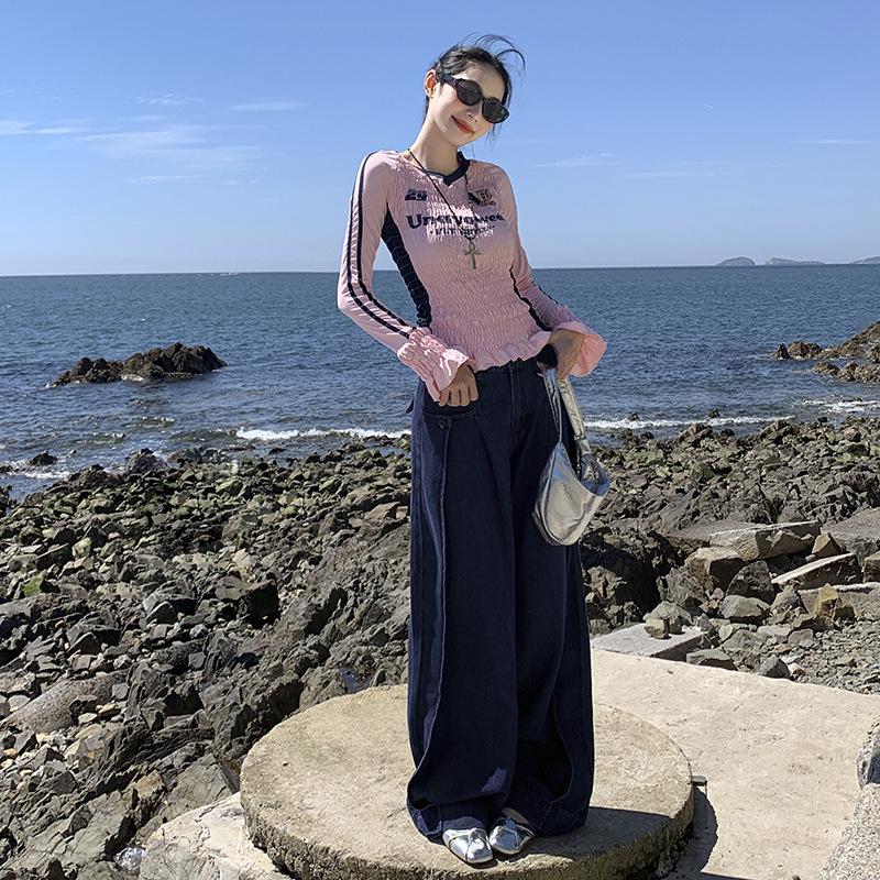 

Women s Dark Blue High-Waisted Wide-Leg Jeans - Retro Style, Pleated Design for Autumn. XL