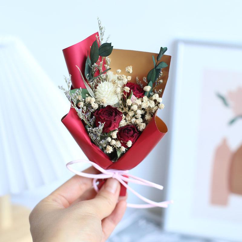 Mini Bouquet of Preserved Dried Flowers: Baby's Breath & Roses - Ideal for Parties, Festivals, Birthday Gifts, and Decorations