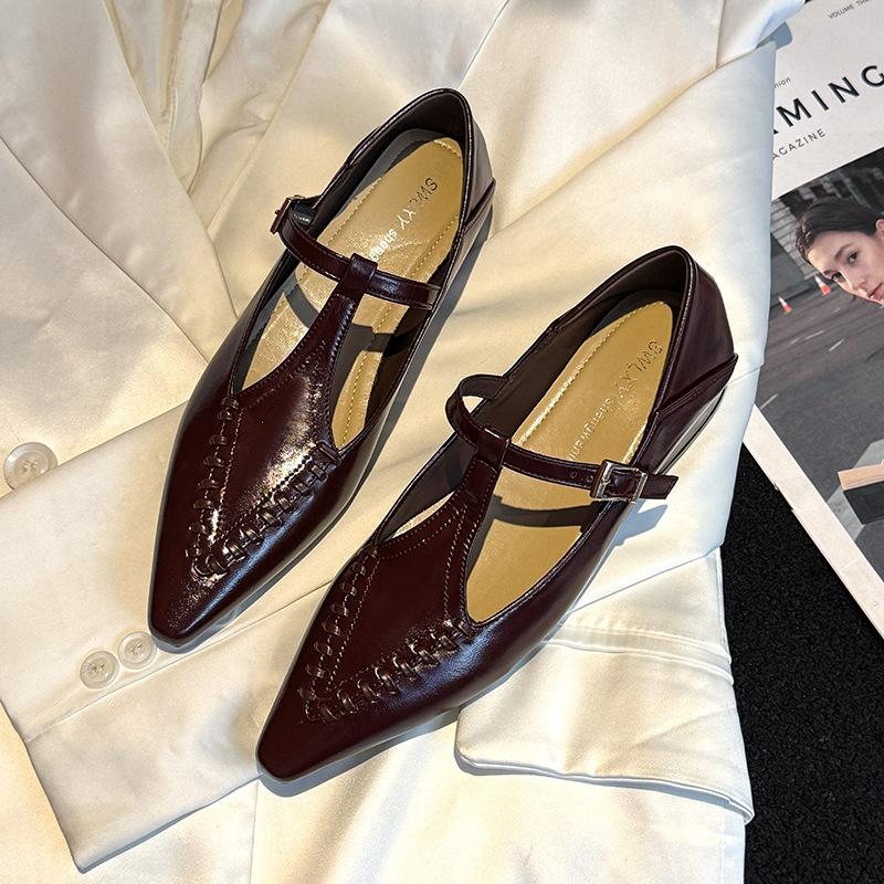 Retro Pointed Mary Jane Shoes Women's 2025 Autumn New Niche T-buckle with Small Leather Shoes Versatile Flat Shoes
