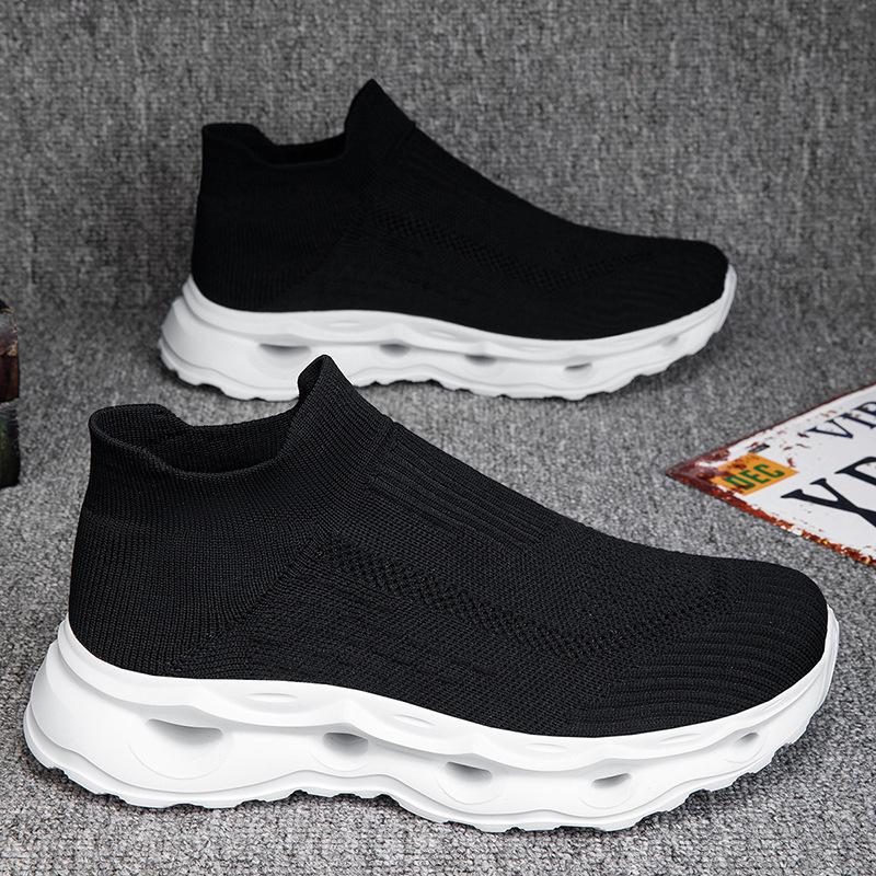 Men's and women's sports and fitness large-size mesh shoes, simple fly-woven elastic mesh, breathable one-pedal socks, black shoes.