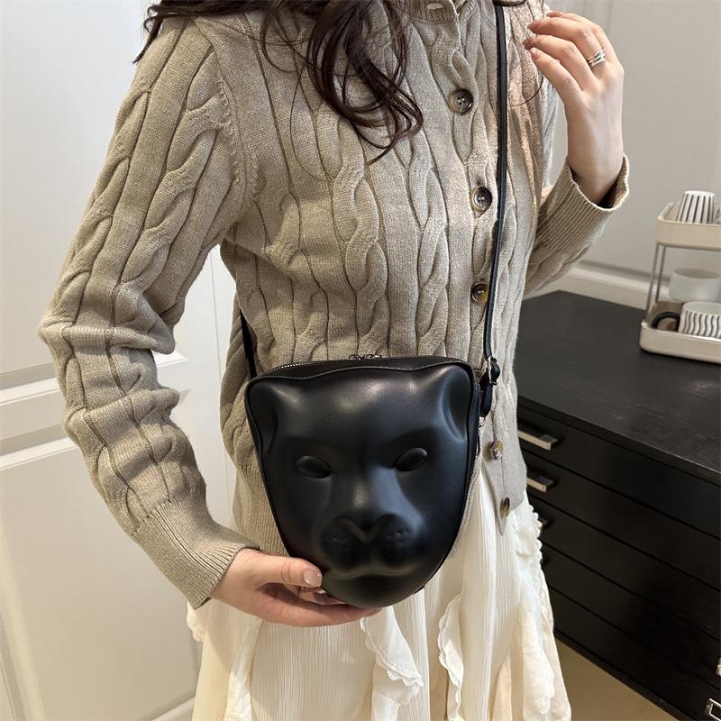 Niche Design Dark Wind Mask Bag Women's New Personalized Special-shaped Chain Messenger Bag Spice Girl Mouth Red Envelope