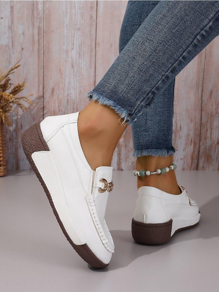 Women's Shoes In Plus Size with Flat Bottomed Round Toe Metal Buckle, One Foot on Women's Shoes