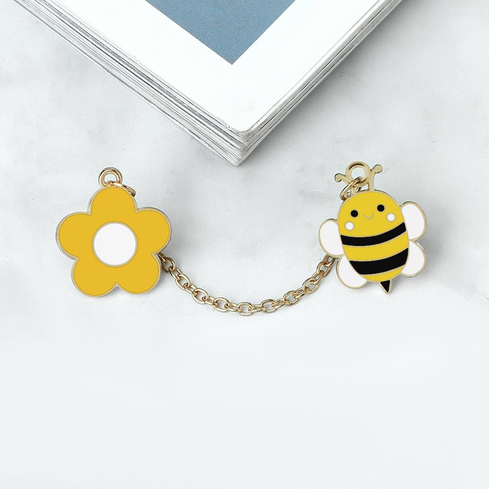 

Yellow Bee and Flower Enamel Pin Cartoon Cute Insect Collect Nectar Brooches Custom Jewelry Backpack Lapel Badge Gift for friend Yellow жёлтый
