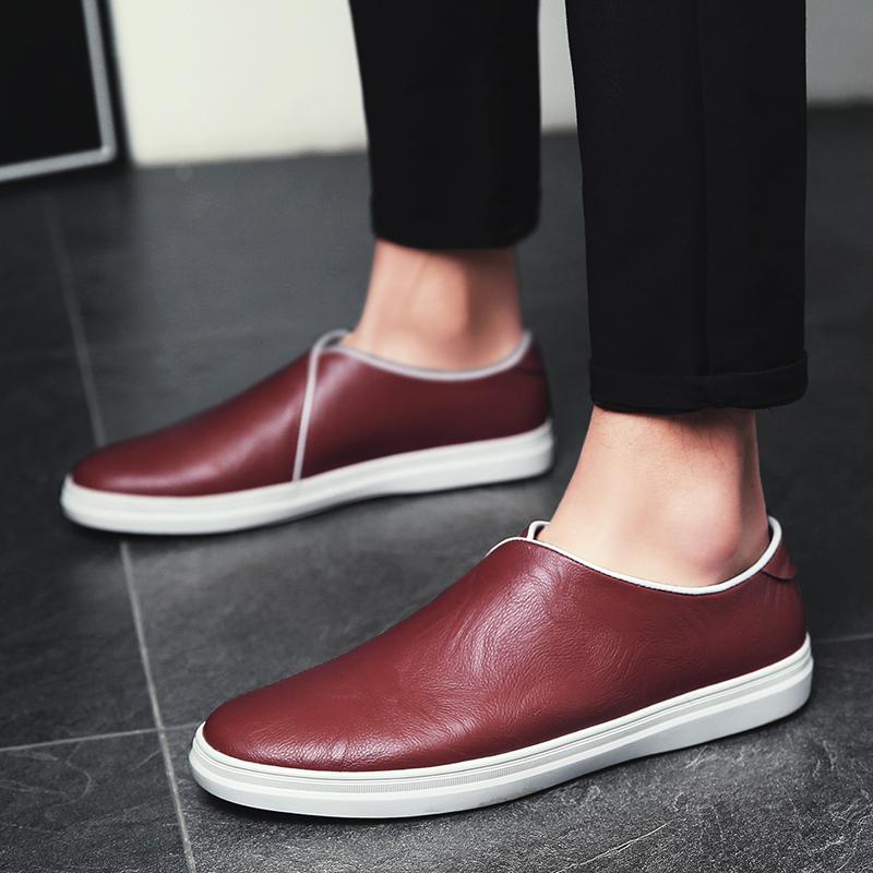 Brittiska herrskor med trendiga detaljer, minimalistiska, nya stilar, herrskor i äkta läder, mjuka sulor, bekväma låga loafers