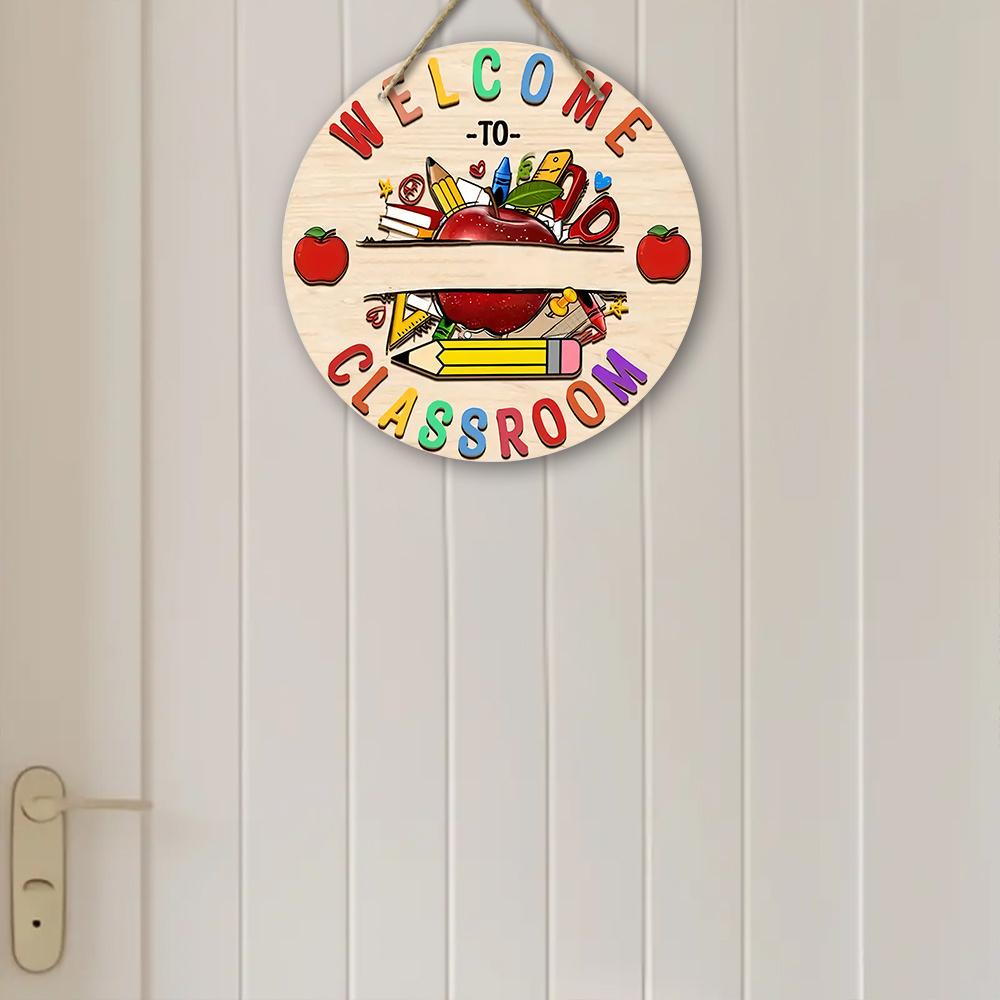 'Welcome To Our Classroom' Teacher Wooden Sign, Charming Round Sign for Classroom Door, Wall Hanging Decor - Ideal Back To School Gift for Teachers