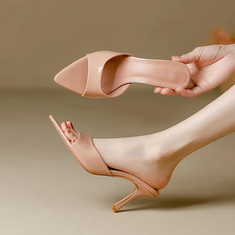 

Модные женские шлепанцы 2025 Новые летние на тонком каблуке с острым носком, носятся с прямой перемычкой, лакированные кожаные туфли-шлепанцы на высоком каблуке для женщин 40 телесный