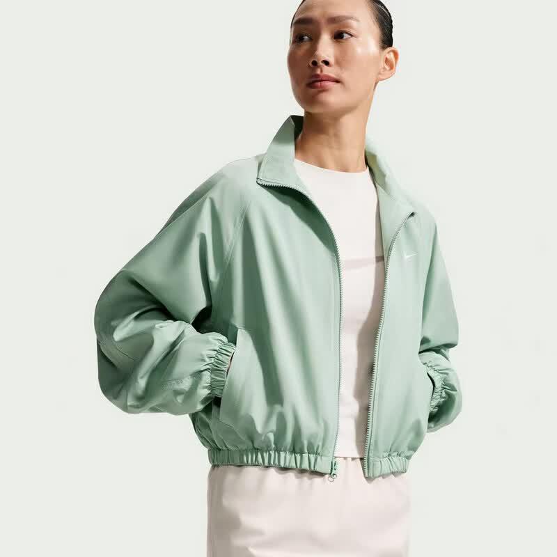 Nike Women's Outdoor Fitness Thin Woven Jacket