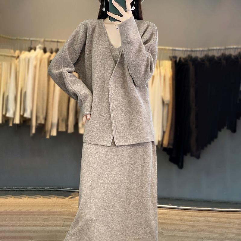 Temperament commuter style two-piece set autumn and winter new loose casual suspender skirt knitted cardigan set women