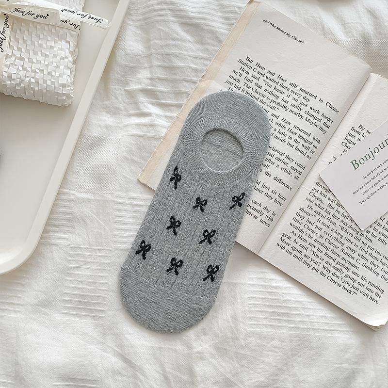 Black and White Bow Shallow Socks for Women, Thin, Versatile, Breathable, Sweat-absorbent, Anti-slip and Invisible Boat Socks for Spring and Summer